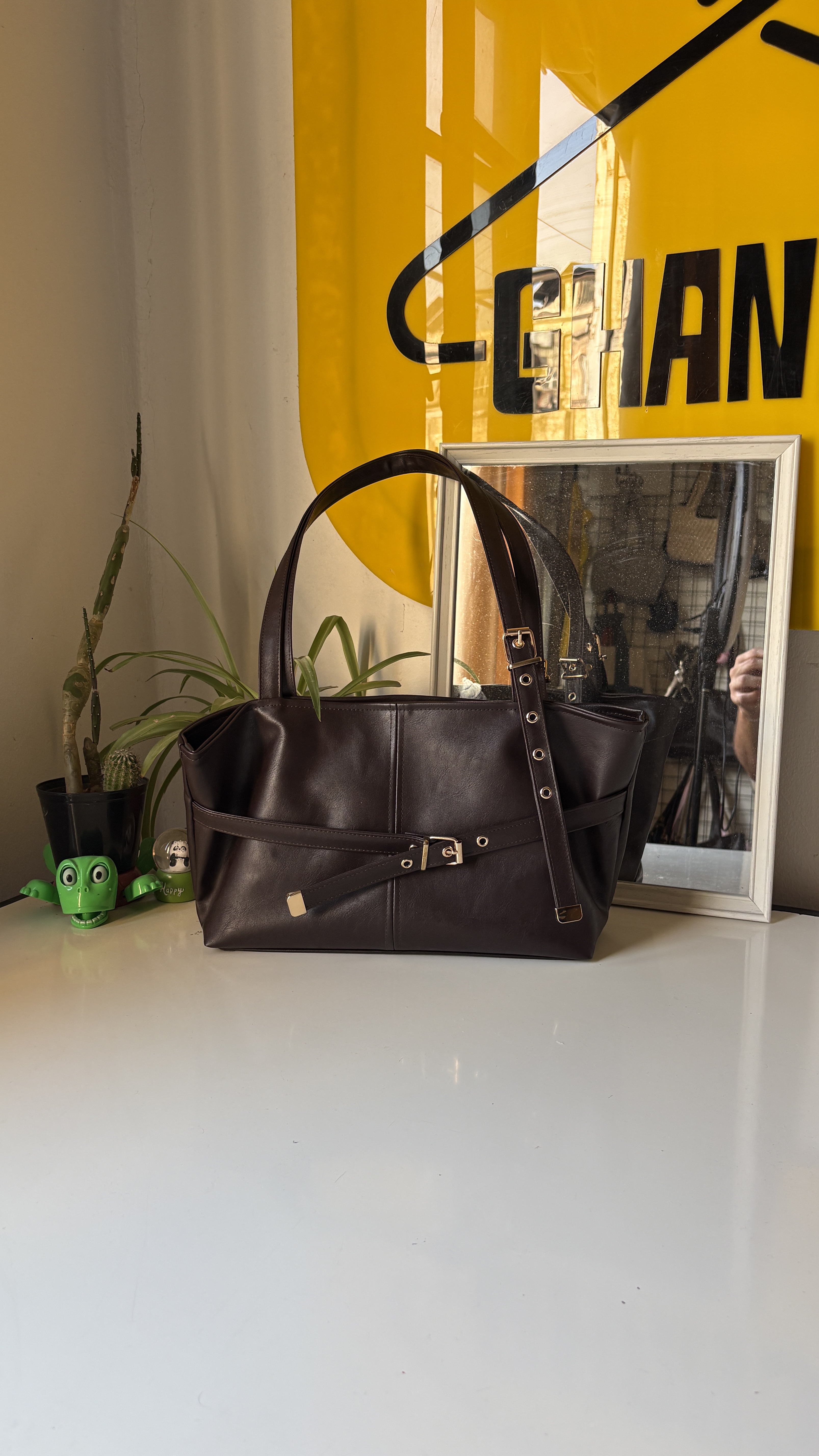 Buckle Detail Shoulder Bag - بني
