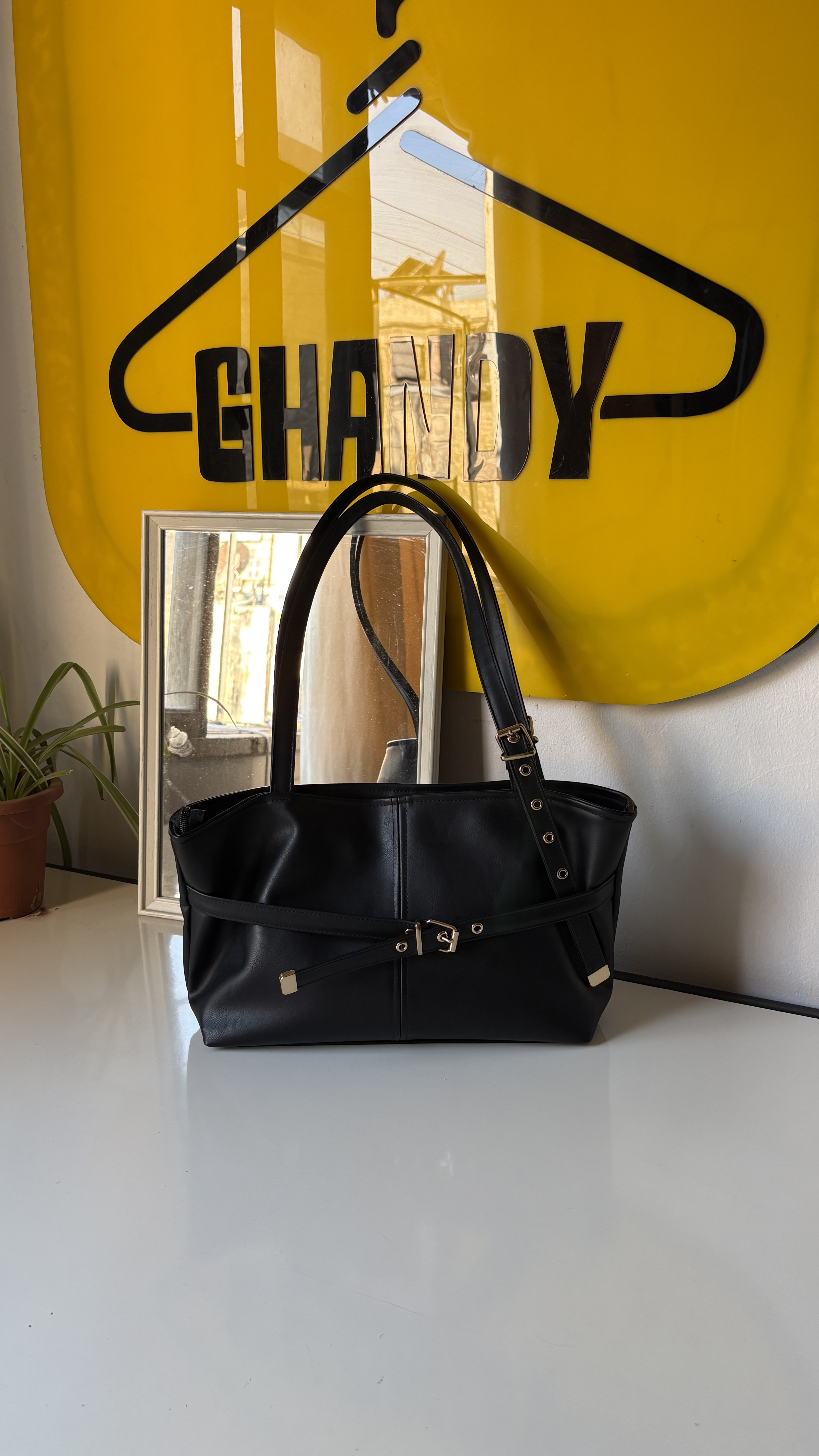Buckle Detail Shoulder Bag - اسود